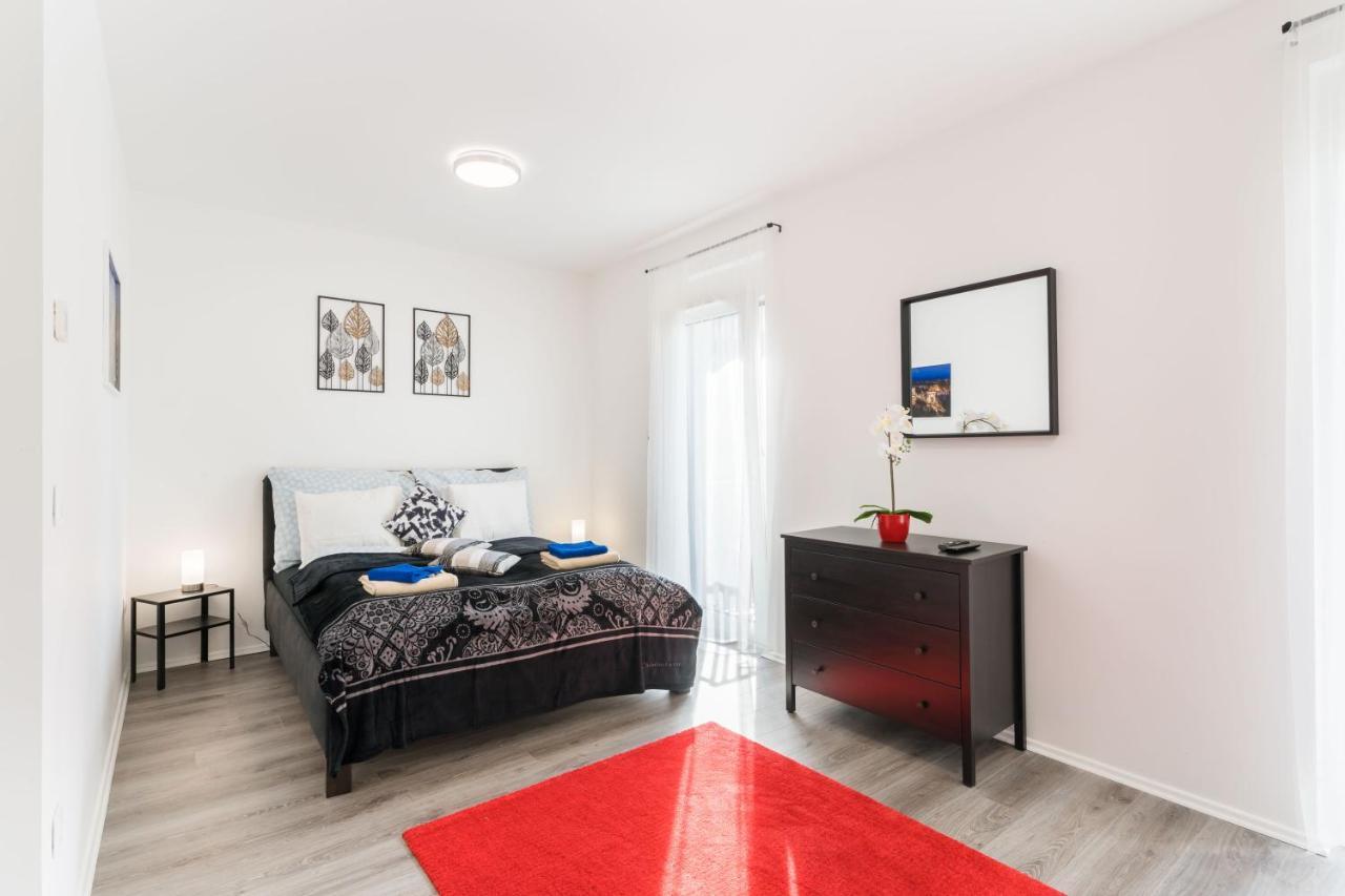 New Blue Danube Apartment With Balcony And Parking บูดาเปสต์ ภายนอก รูปภาพ
