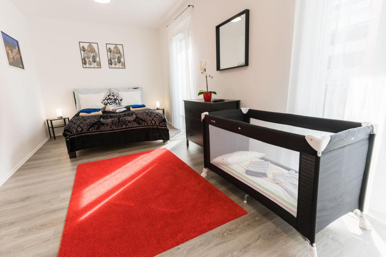 New Blue Danube Apartment With Balcony And Parking บูดาเปสต์ ภายนอก รูปภาพ