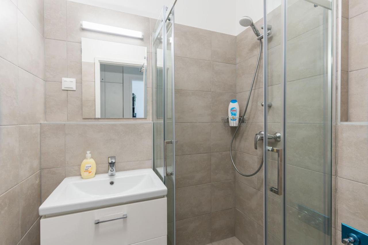 New Blue Danube Apartment With Balcony And Parking บูดาเปสต์ ภายนอก รูปภาพ