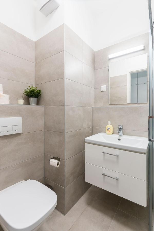 New Blue Danube Apartment With Balcony And Parking บูดาเปสต์ ภายนอก รูปภาพ