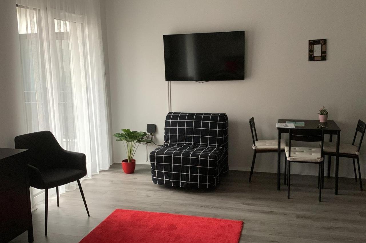 New Blue Danube Apartment With Balcony And Parking บูดาเปสต์ ภายนอก รูปภาพ