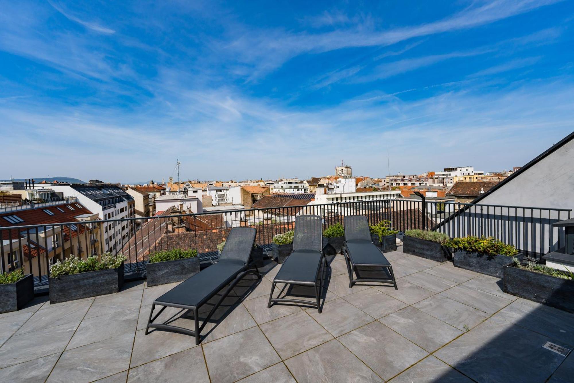 New Blue Danube Apartment With Balcony And Parking บูดาเปสต์ ภายนอก รูปภาพ