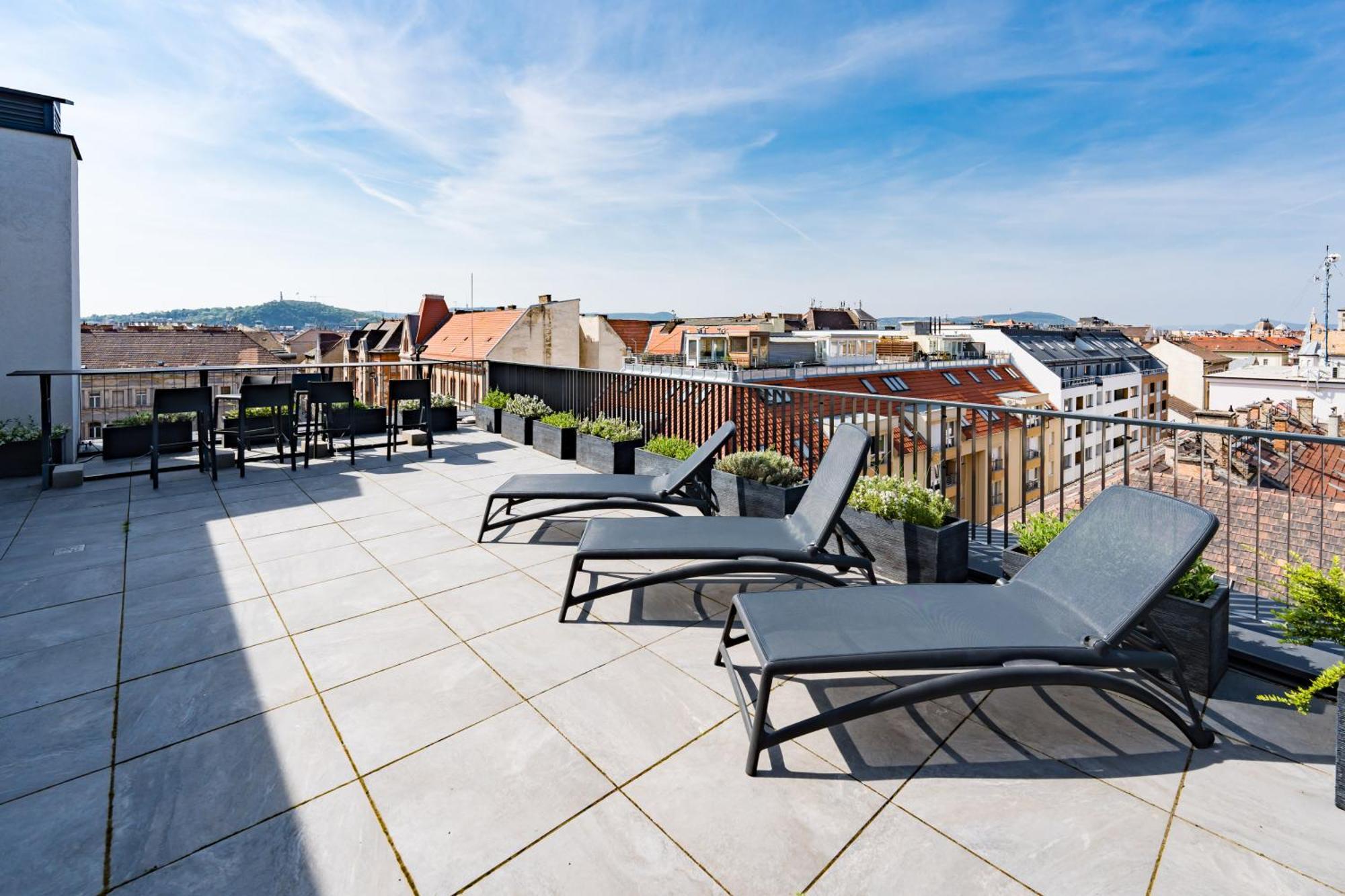 New Blue Danube Apartment With Balcony And Parking บูดาเปสต์ ภายนอก รูปภาพ